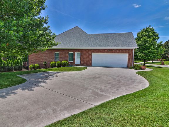 5th image of 701 Lake Vista Ln