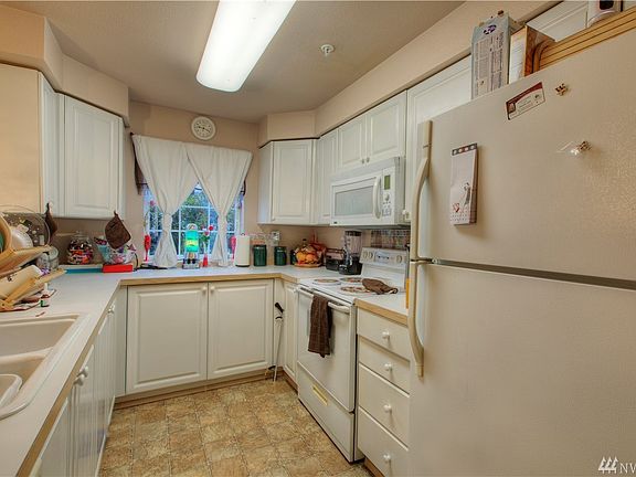 4th image of 13306 SE 272nd St APT I105