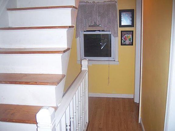 2nd image of 16 Gordon St