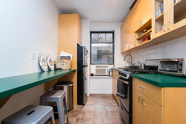 Rented by Emor Management Inc. | media 32