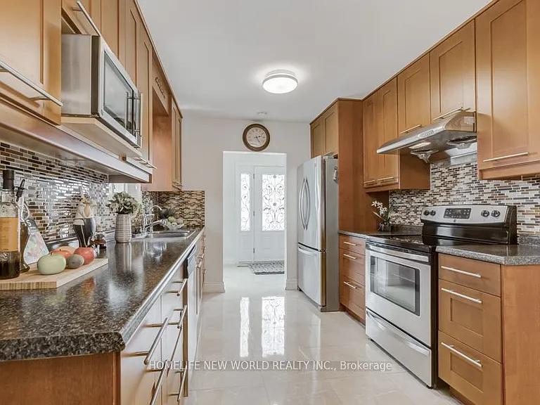 1207 Verhoeven Ct — Photo 7