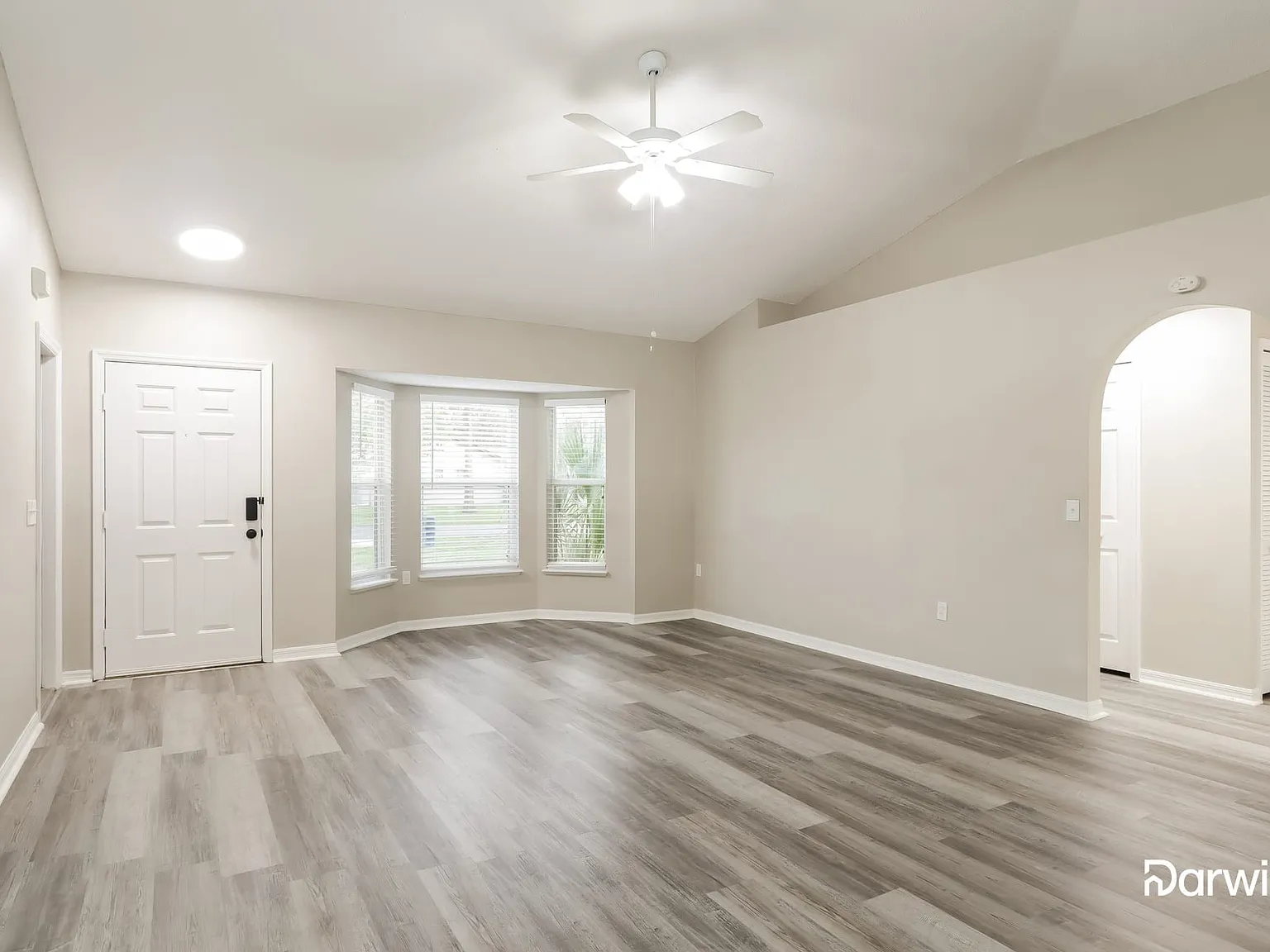 3 bed, 2.0 bath, 1332 sqft, $1,825 — Photo 3