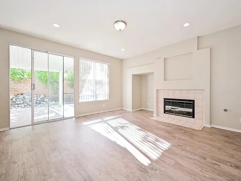 1208 W Topeka Dr #1 — Photo 6