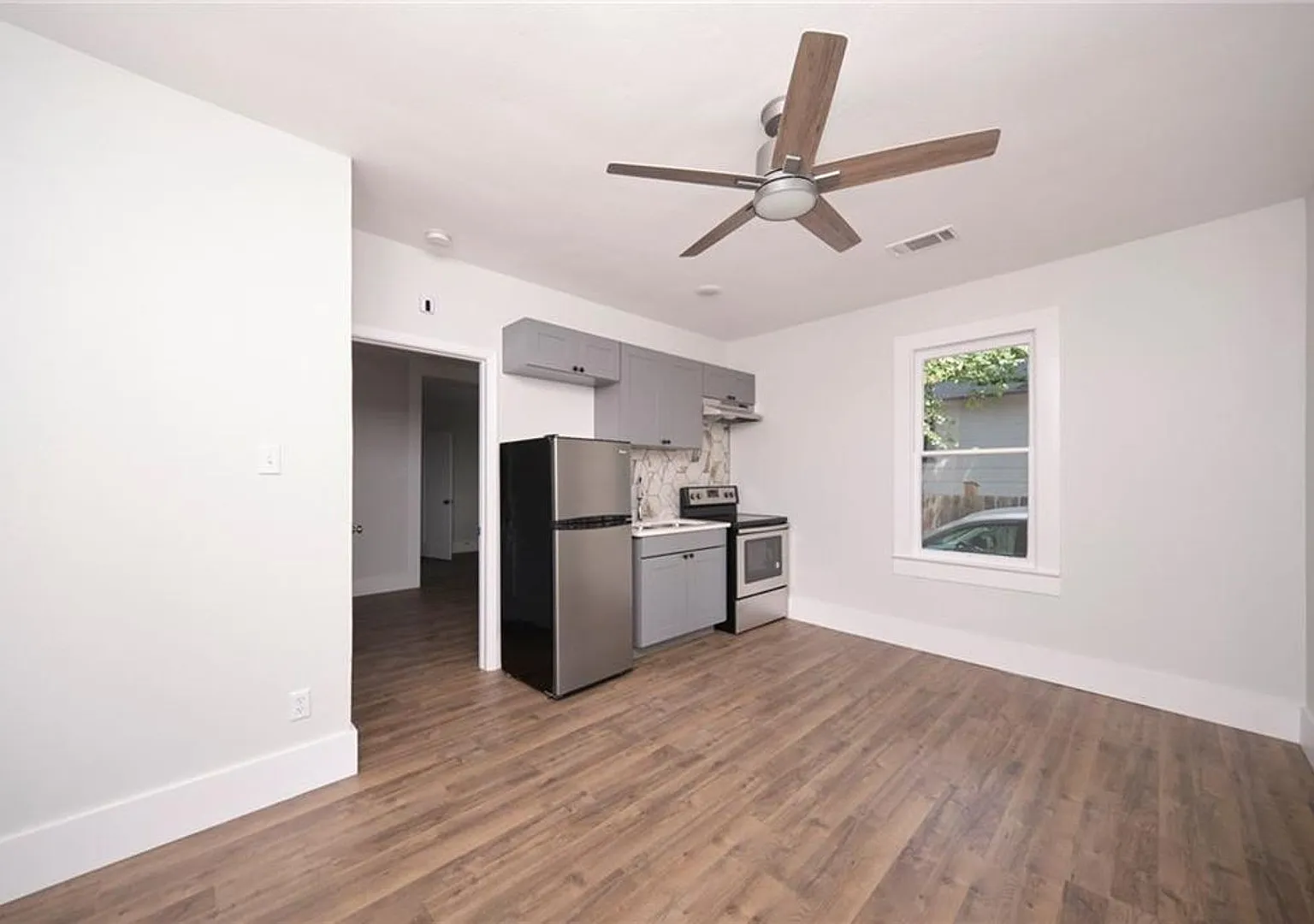 High Class - Hyde Park Hacienda - Huge 1 Bedroom - New Finish Out - Pet Friendly - Huge Yard - Ev... — Photo 2