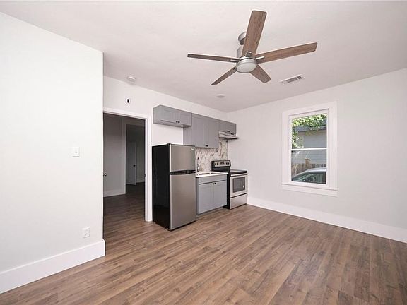 2nd image of 208 W 45th St