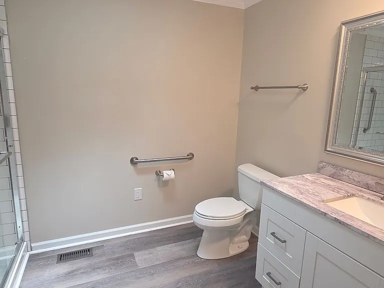 373 Lakeview Dr — Photo 5