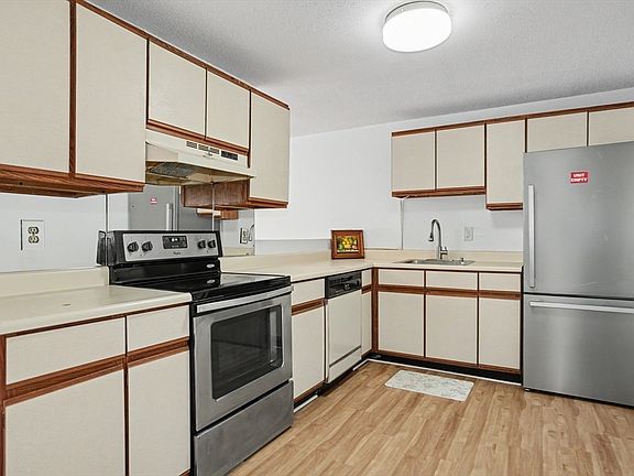 5th image of 181 Littleton Rd Unit 211