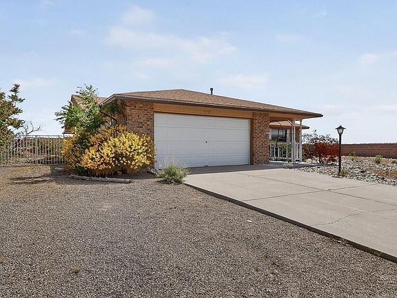 3rd image of 4504 Quartz Dr NE