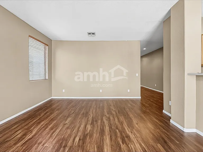 2150 E Bellerive Pl — Photo 8