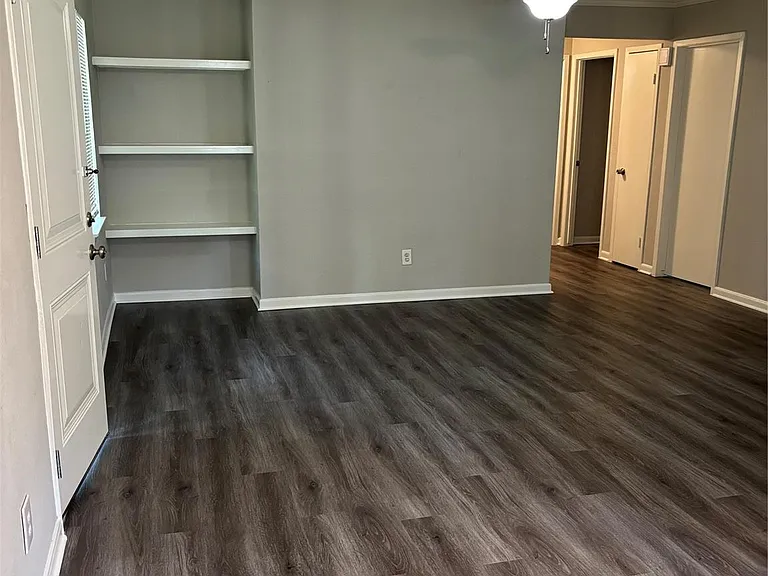 410 Shirlington Rd — Photo 13