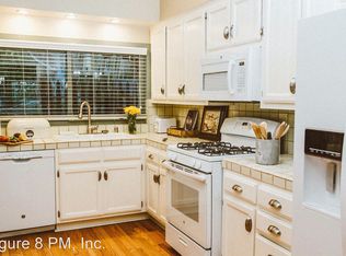 1910 Hillcrest Rd, Los Angeles, CA 90068