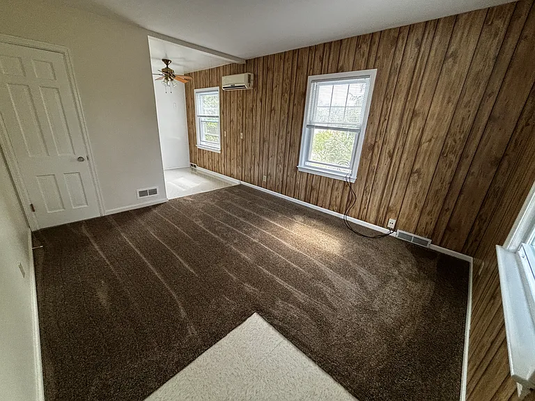 142 N Riverview Dr #3 — Photo 6