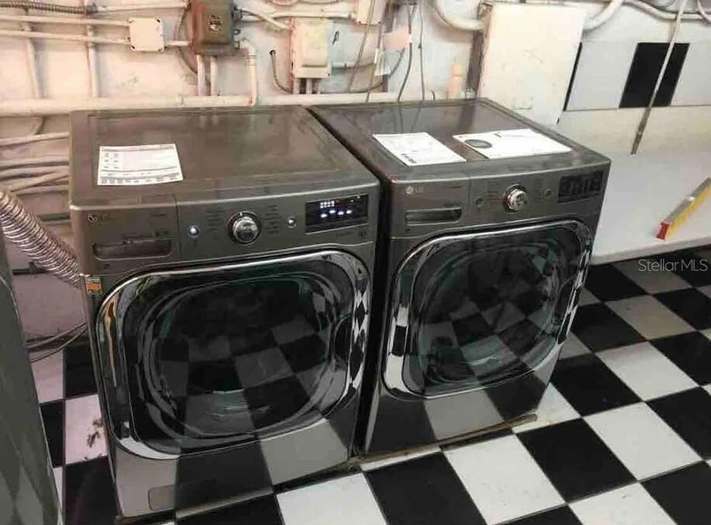 Chic, Vintage, and Charming Urban Downtown Sarasota Apartments — Photo 4