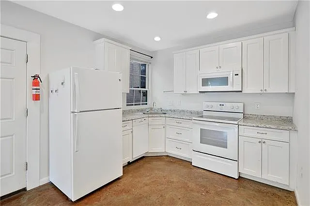1235 Saint Andrew St #H — Photo 3