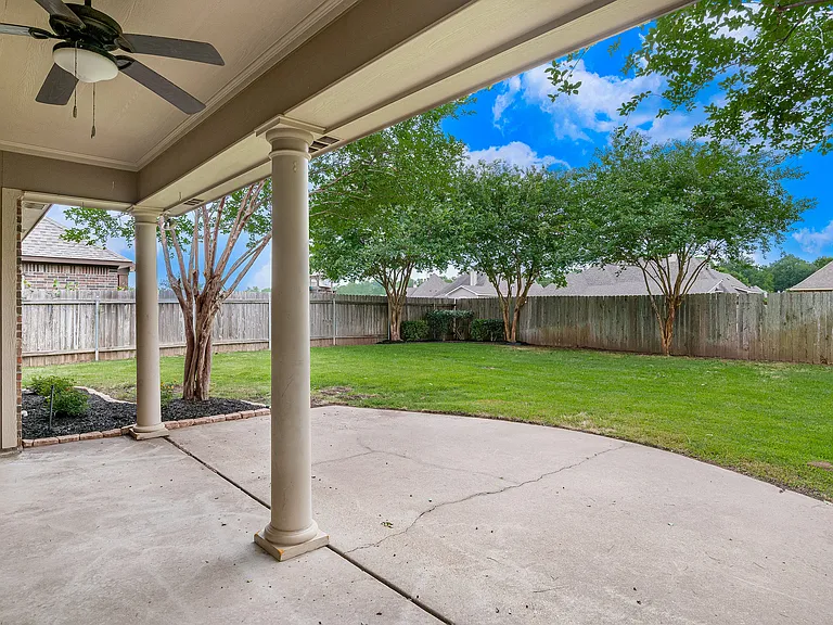 713 Saint Martin Ln — Photo 4