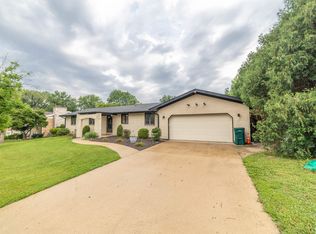 2911 Sonata Dr, Quincy, IL 62301