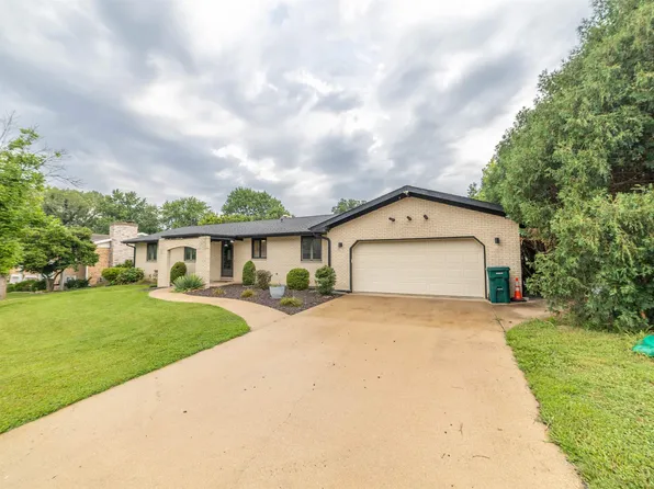 2911 Sonata Dr, Quincy, IL 62301