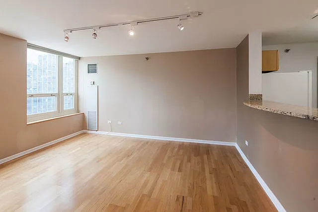 345 N La Salle Dr #2004 — Photo 8