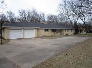 854 E Goeldner Ln, Derby, KS 67037