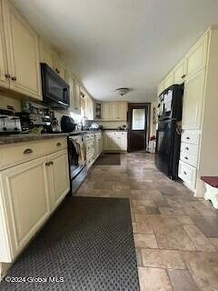 4th image of 685 Mariaville Road