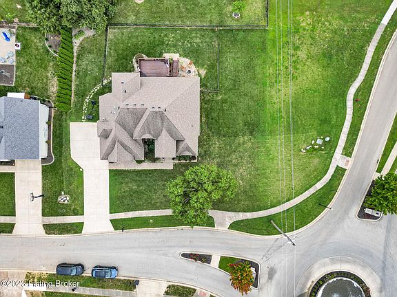 4th image of 111 River Falls Dr