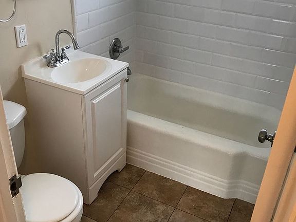5th image of 219 E Saint John St APT 3