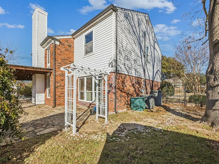 709 Bridget Way — Photo 31