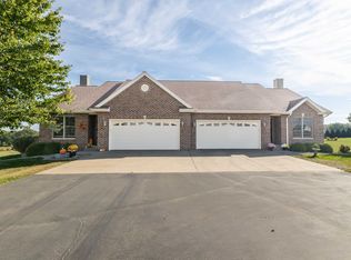 12168 Tama Run Rd, Darlington, WI 53530