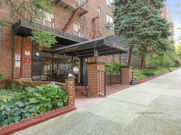 6730 Clyde St APT 6W, Flushing, NY 11375