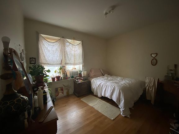 3rd image of 820-824 N Mozart St
