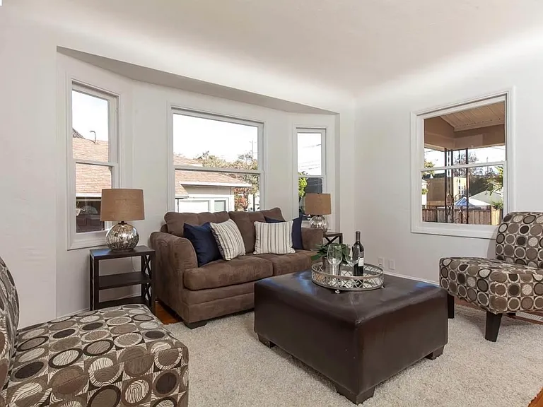 1033 Fountain St — Photo 3