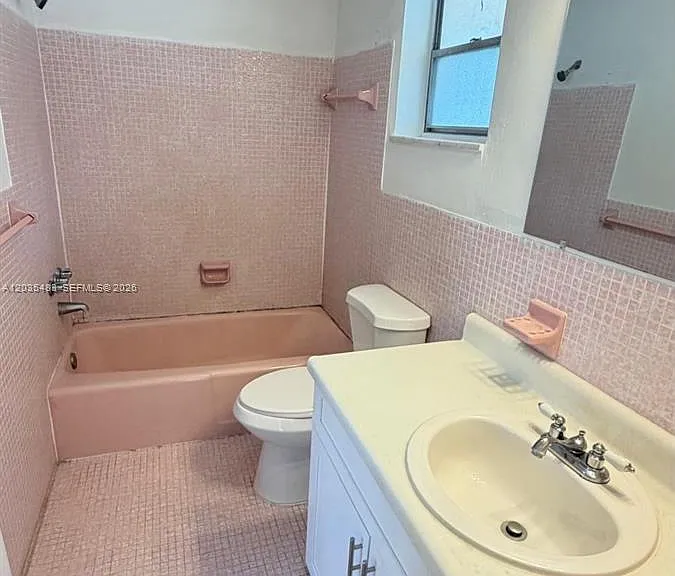 20200 NE 27th Ct #9 — Photo 3