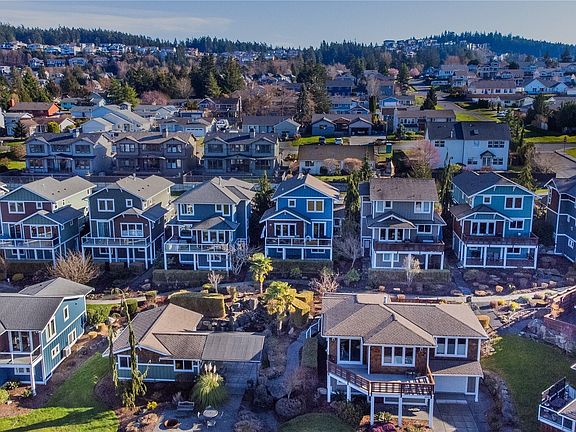 4th image of 3910 Isle Way