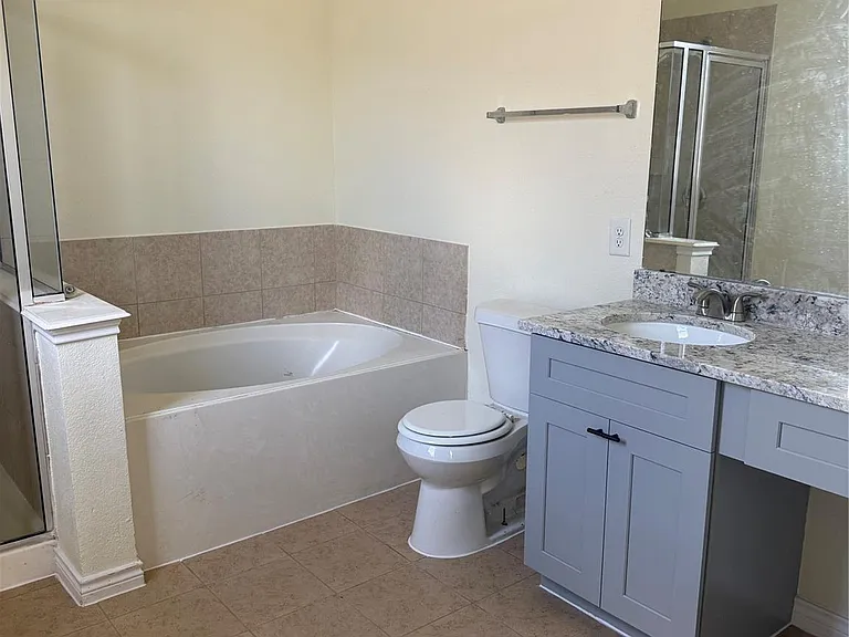 16531 Cheshire Grove Ln — Photo 8