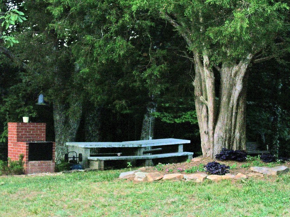 Entertainment!  Grill & Picnic Area