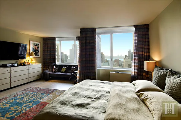 Rented by Halstead Real Estate | media 43