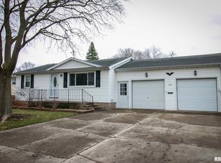 202 Wilshire Dr, Washington, IL