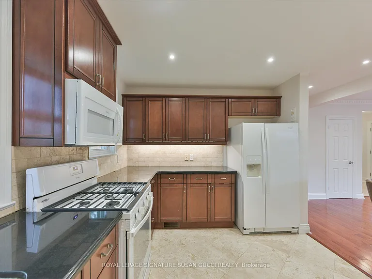 30 Shaunavon Heights Cres — Photo 12