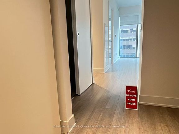 4th image of 8 Cumberland St #1505