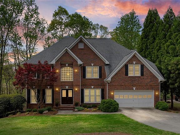 3rd image of 2550 Ridgehurst Dr