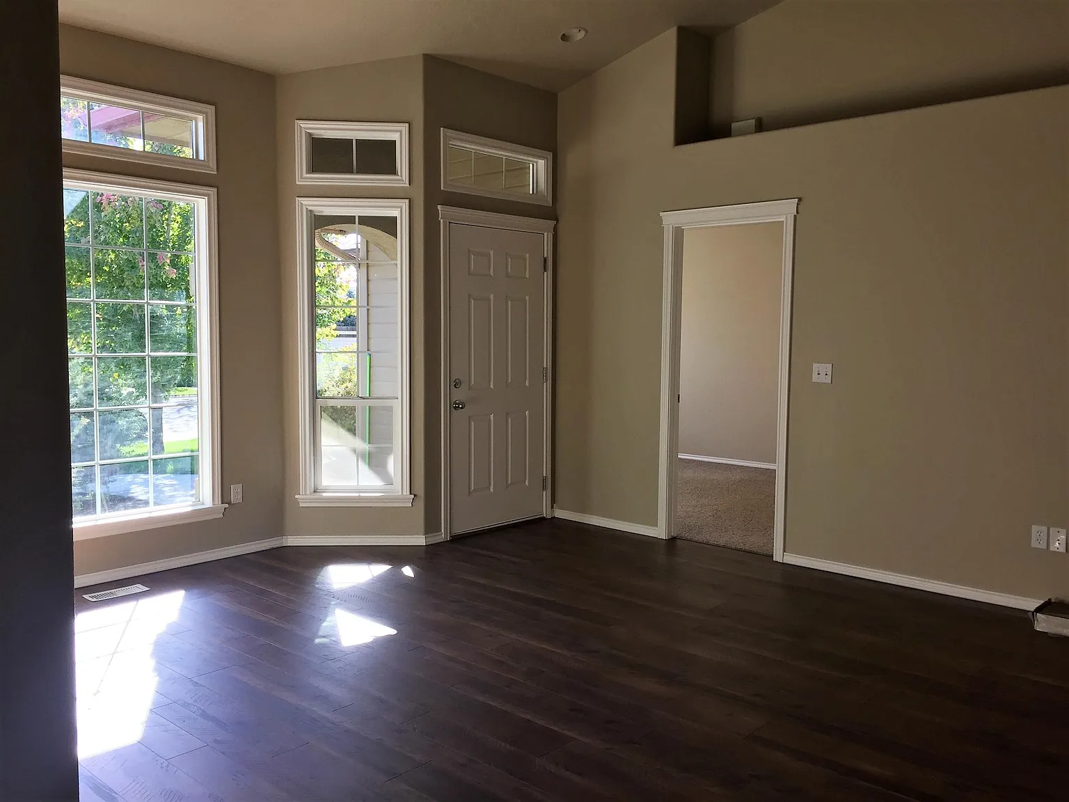 4 bed, 1415 sqft, $2,200 — Photo 2