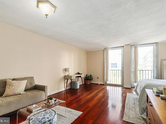 5th image of 4600 S Four Mile Run Dr APT 939