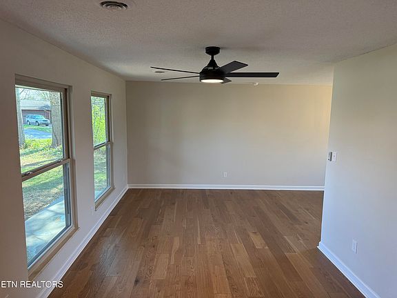 2nd image of 1929 Plumb Creek Cir
