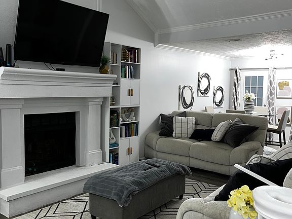 4th image of 621 Fairfax Pl #621
