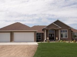 7633 15th St S, Fargo, ND 58104