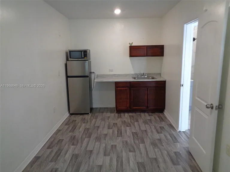 2060 SE 14th St — Photo 8