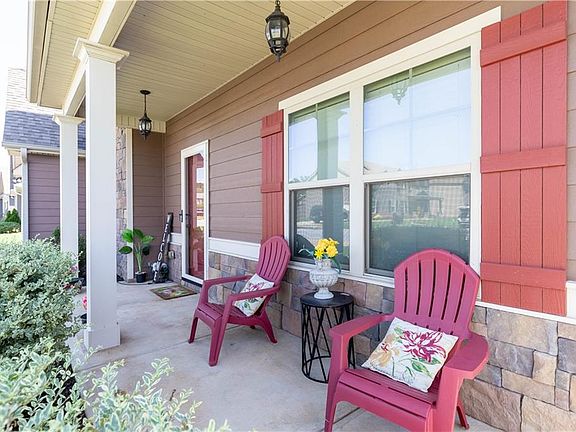 4th image of 53 New Castle Dr
