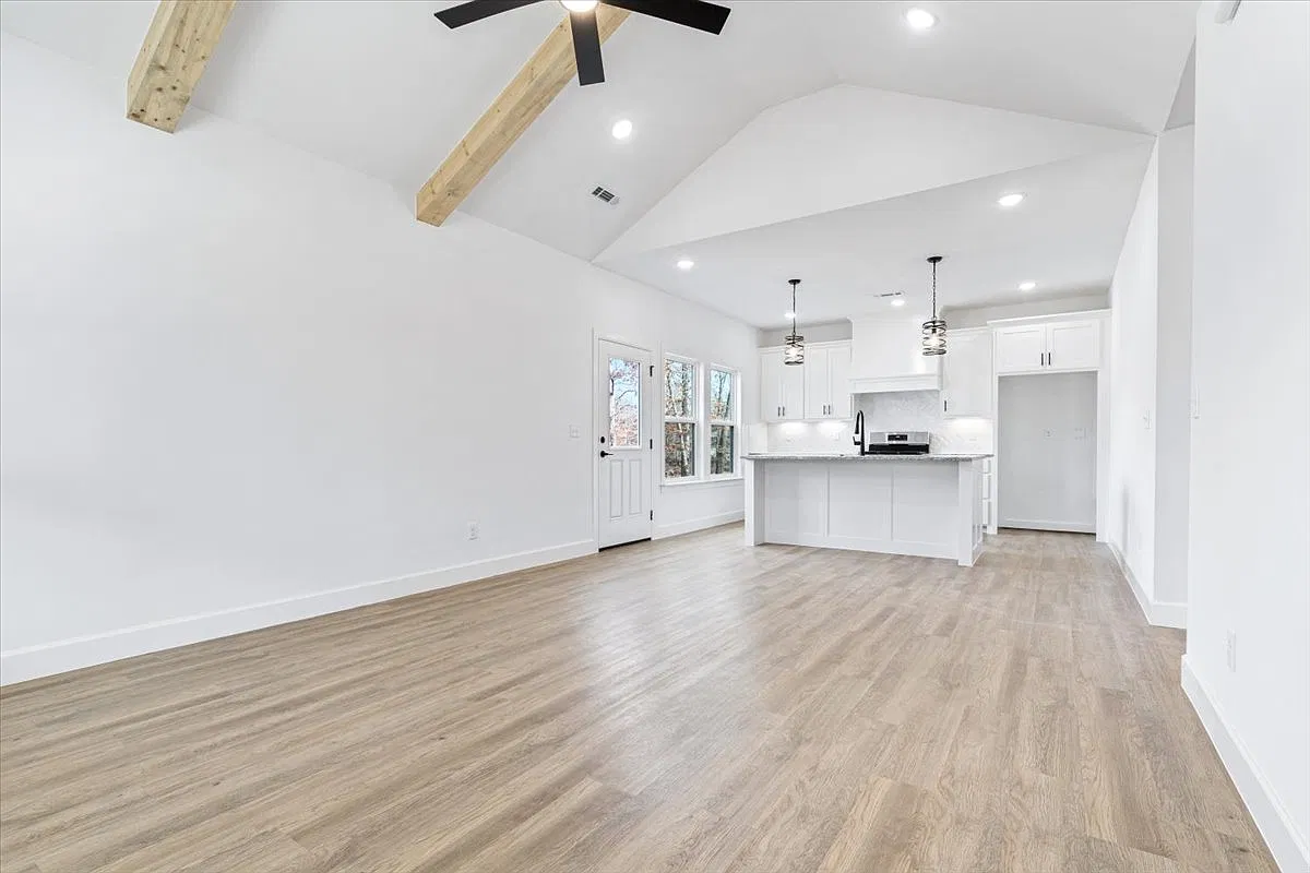 29 Islay Dr - 1 — Photo 4