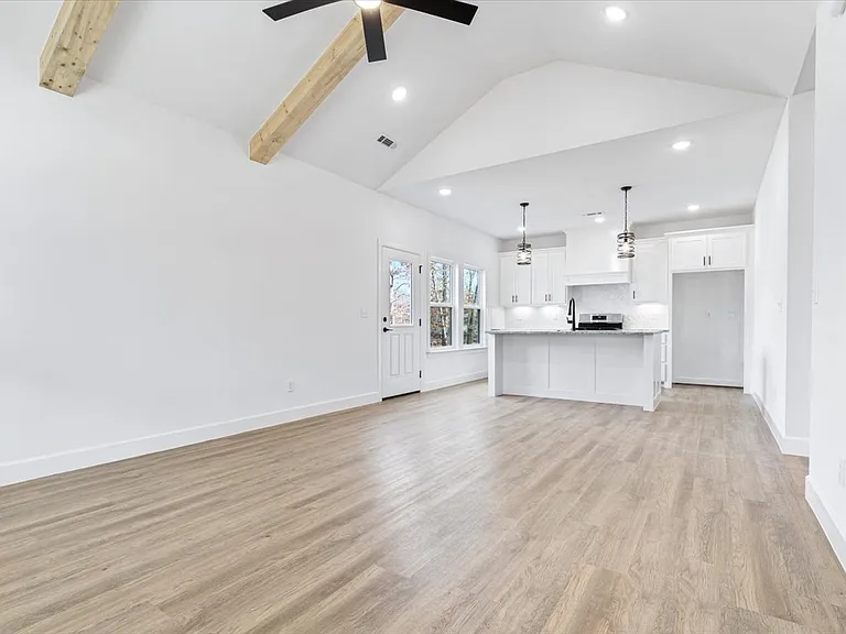 40 Hebrides Dr — Photo 4
