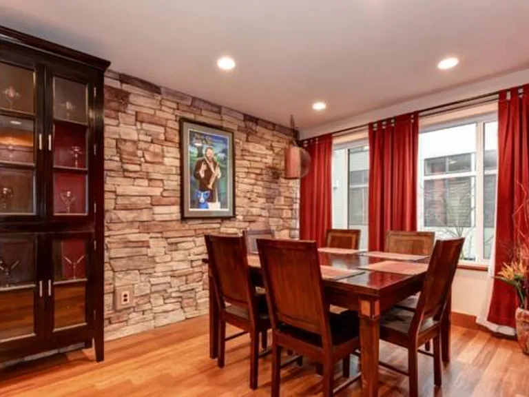 564 McGraw St — Photo 8